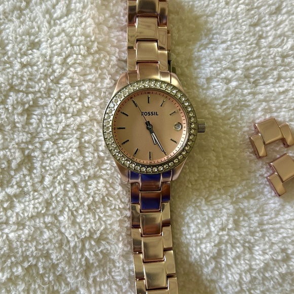 Fossil Rose Gold Ladies Watch with Retro Tin - Picture 2 of 3